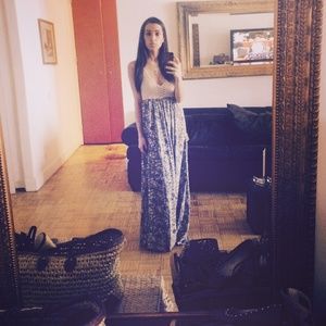 This beautiful maxi dress is perfect for you!